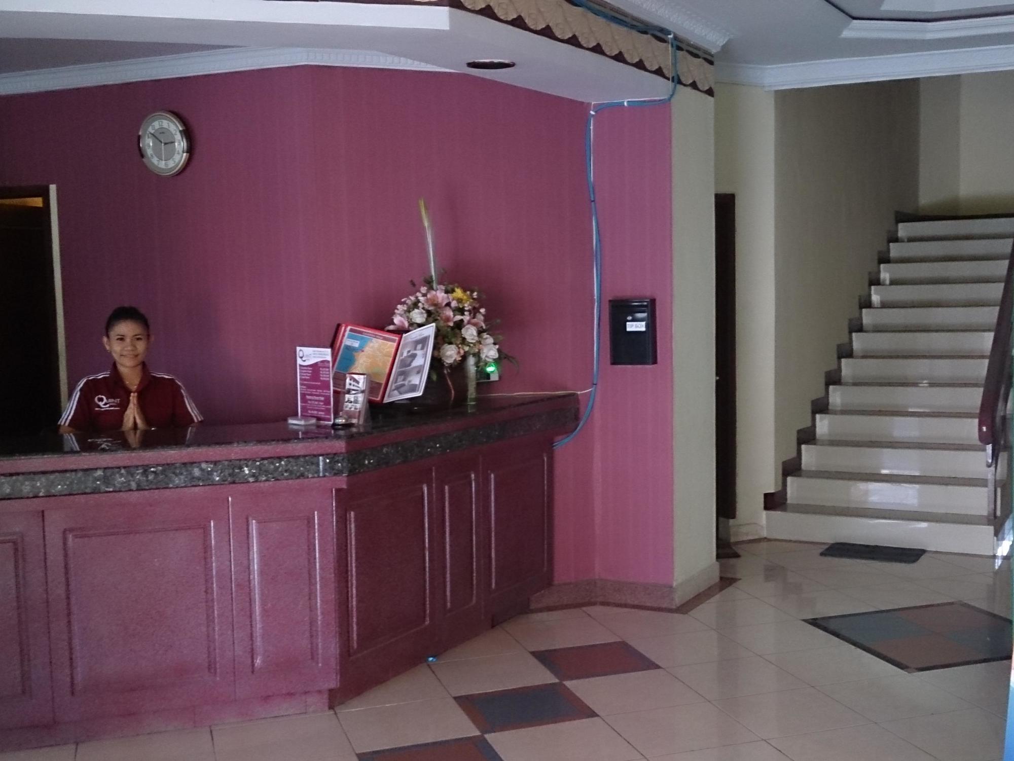 Quint Hotel Manado Esterno foto