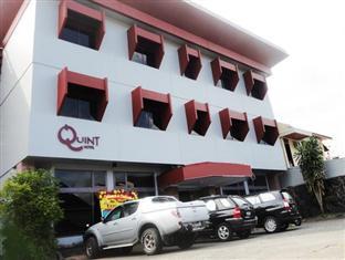 Quint Hotel Manado Esterno foto