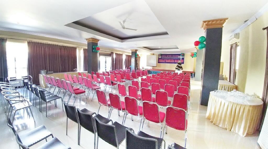 Quint Hotel Manado Esterno foto