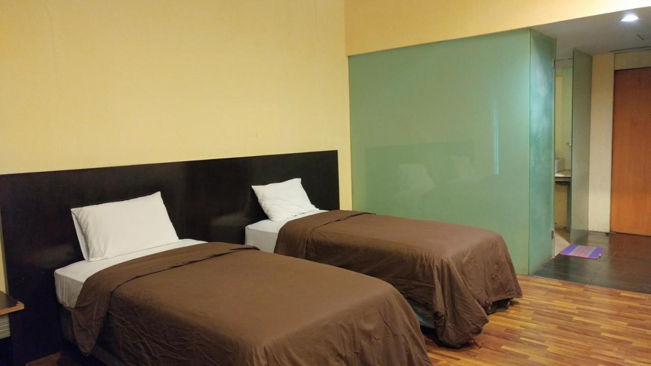 Quint Hotel Manado Esterno foto